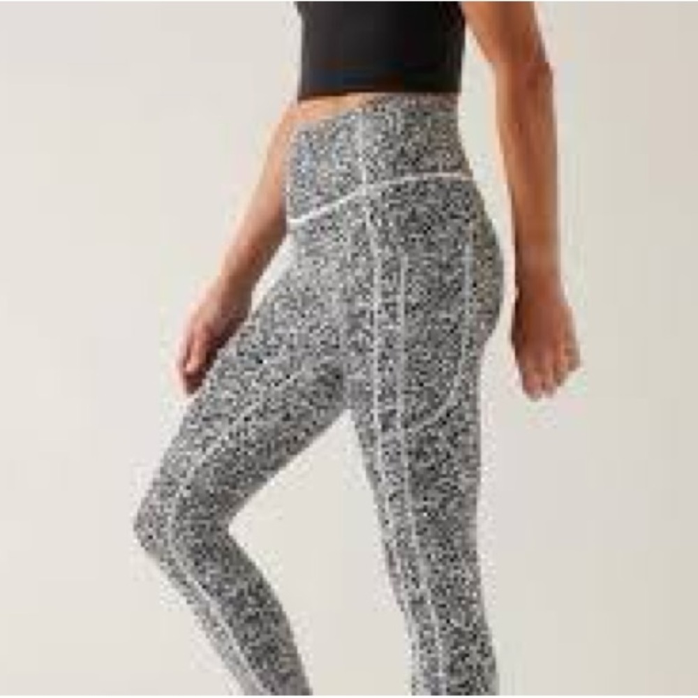 ATHLETA Black and White Patterned 7/8 Leggings! NWOT!